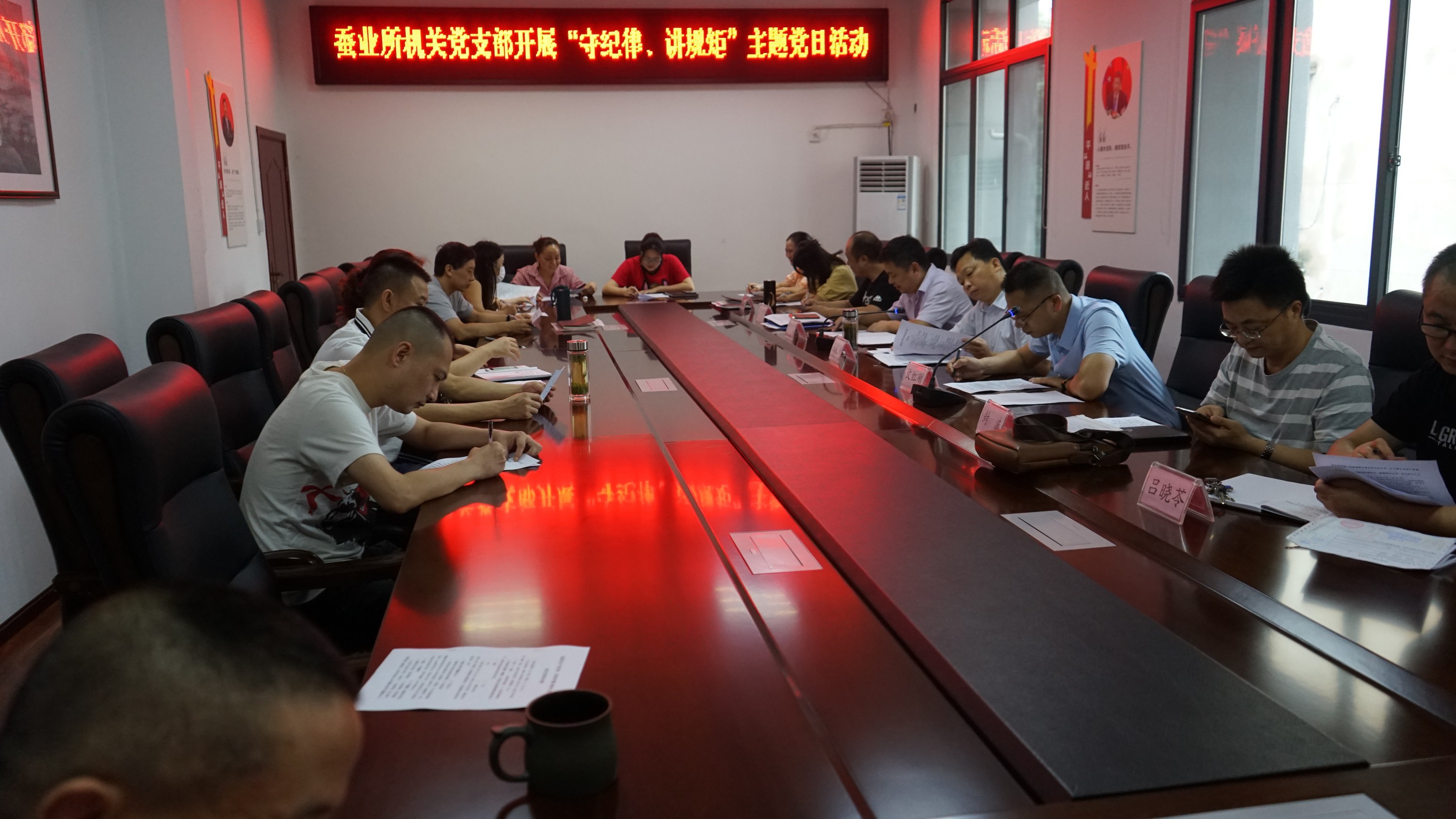 九游体育APP埃因霍温内部会议纪要流出：转会期内部沟通；社区盾使命明确；纪律约束更严格的简单介绍