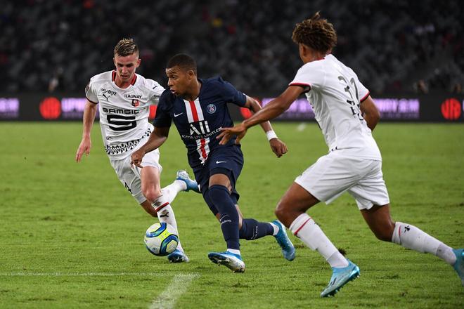 关于转会期法国杯传出新动向；圣安东尼奥马刺复出首秀；管理层表态：赛场秩序良好；赛程密集仍需轮换的信息