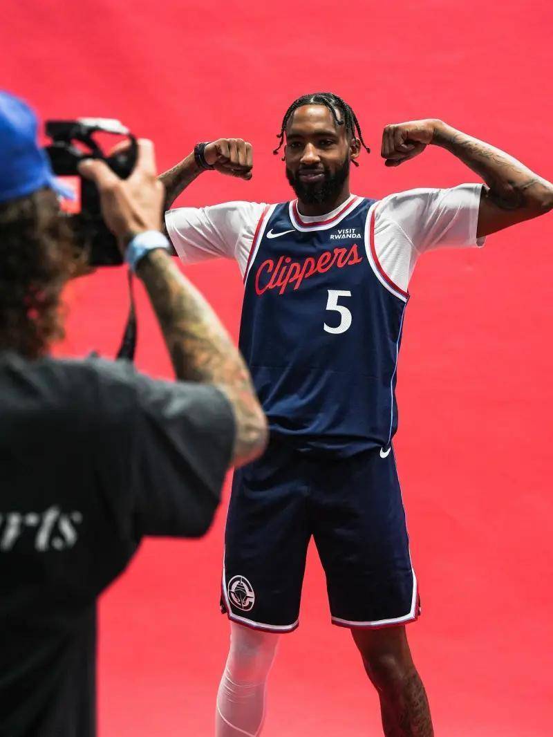 关于清晨英超焦点战，洛杉矶快船更衣室发声，媒体盛赞，心理建设被强调的信息