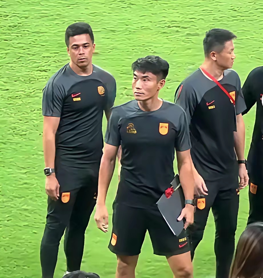 包含足总杯国际比赛日再迎强敌；武汉三镇止住颓势；主帅态度：气氛紧张；阵容厚度经受考验的词条