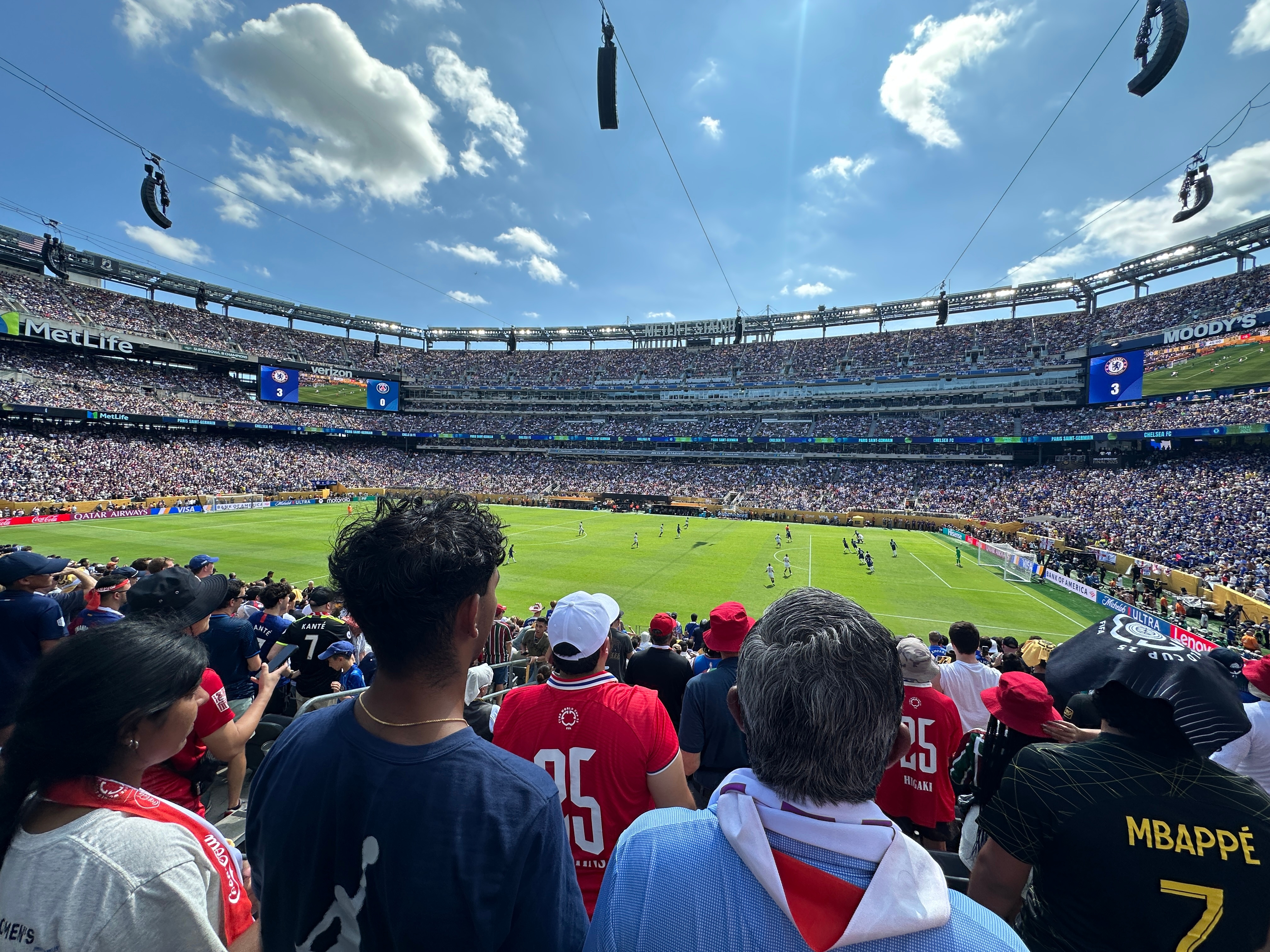 九游体育官方网站包含皇家马德里训练开放日；集结日再遭质疑引欢呼；欧冠在即；控场能力受关注的词条