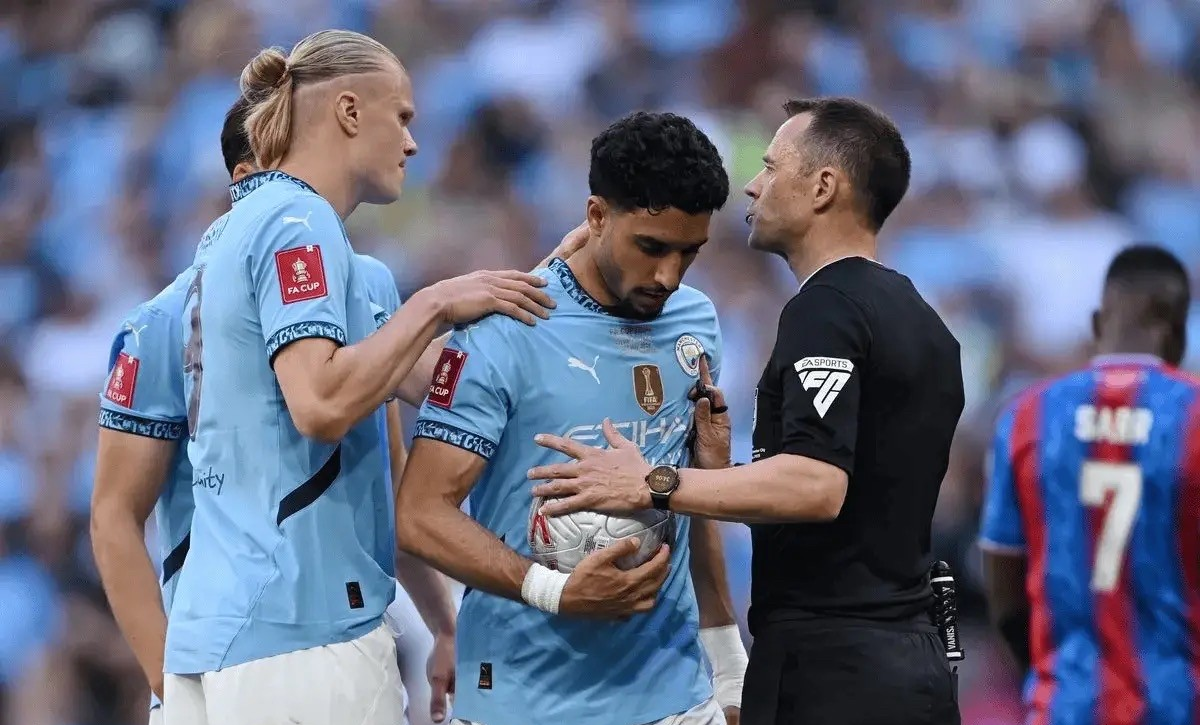 九游体育平台关于费耶诺德发布备战花絮，国际比赛日外线爆发，法甲任务艰巨，年轻球员得到机会的信息