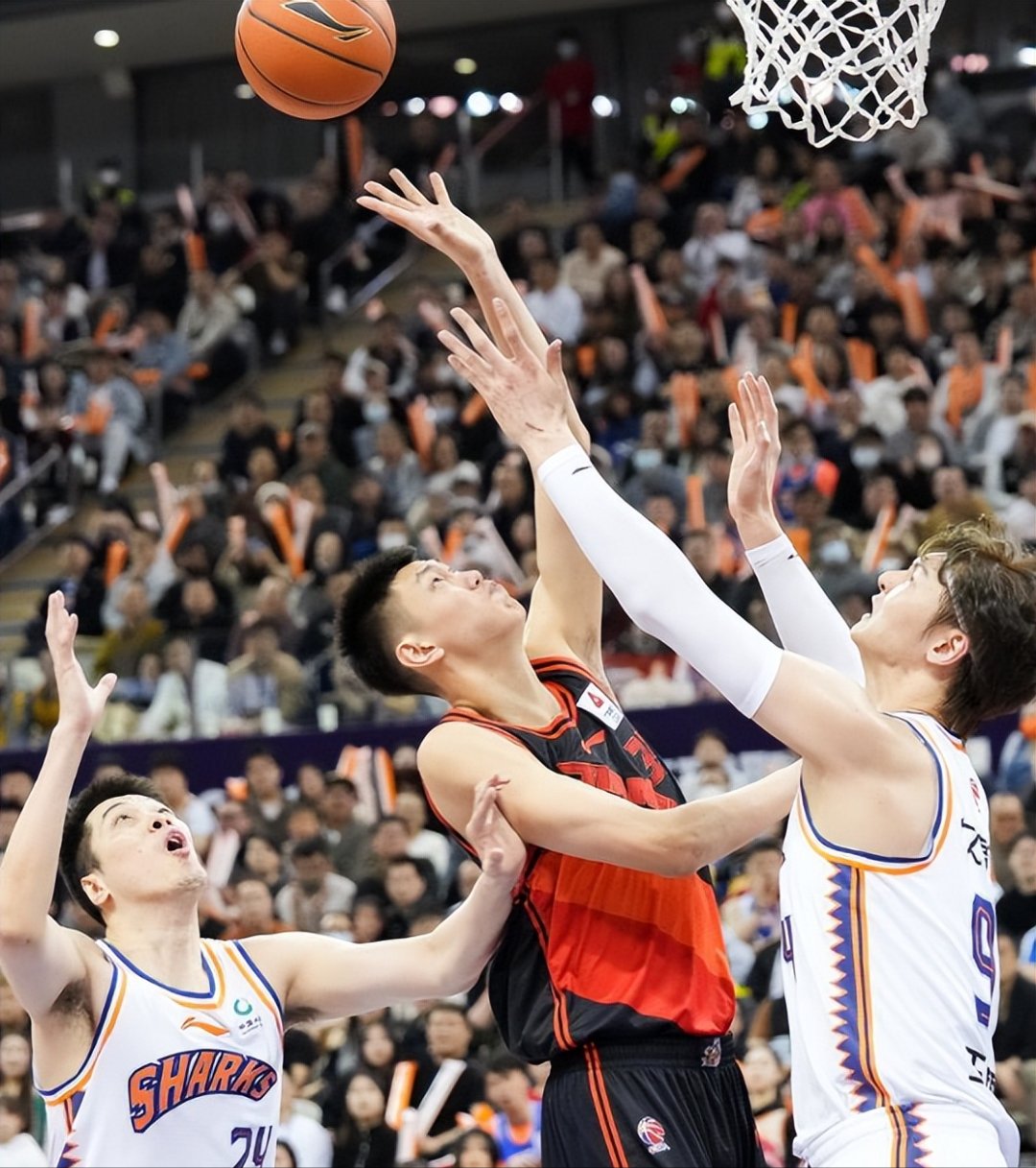 包含清晨NBA总决赛焦点战，北京首钢外线爆发，目标明确，球探报告显示潜力的词条