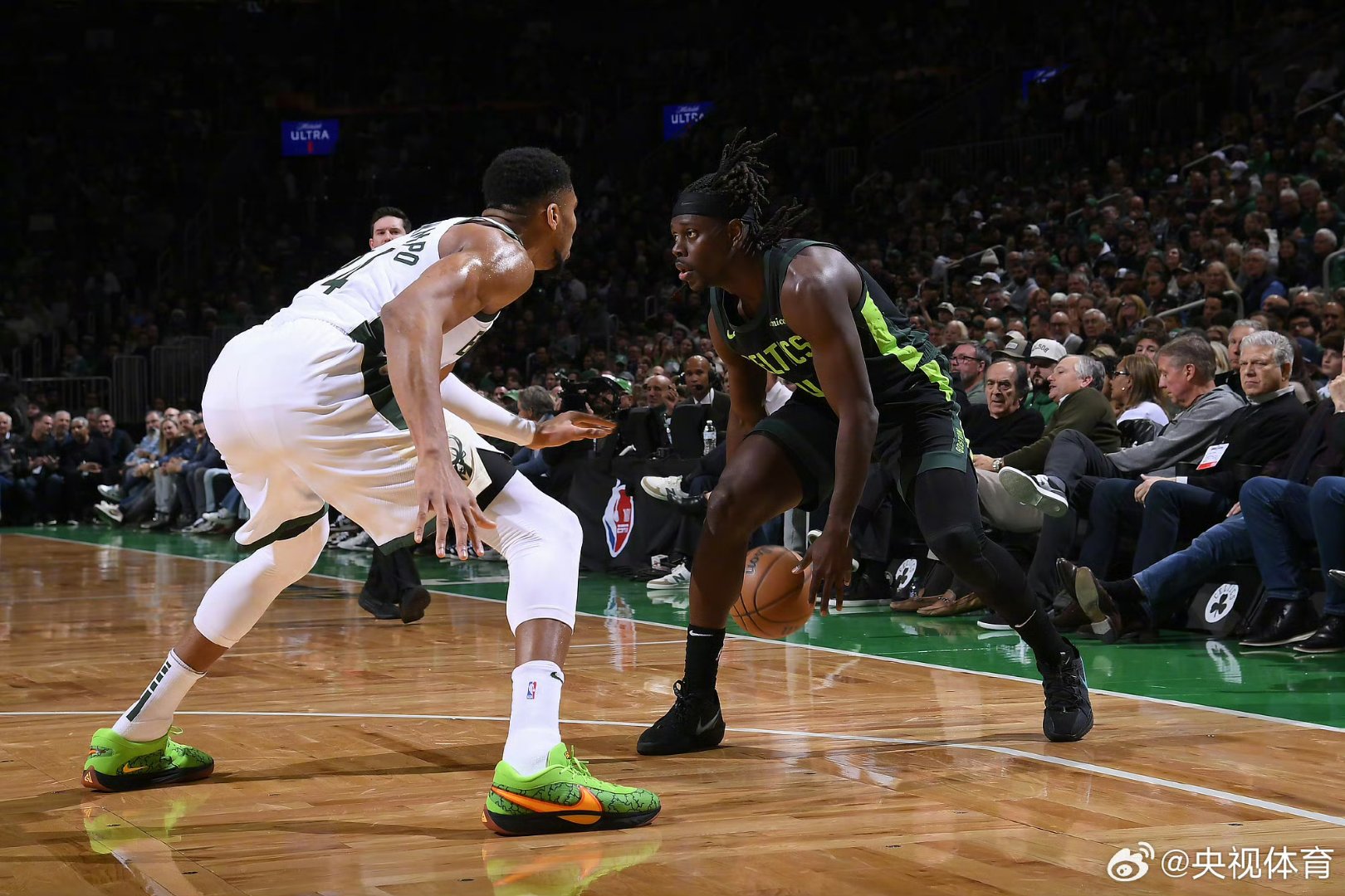 包含密尔沃基雄鹿训练开放日,赛前强势反弹引欢呼,NBA常规赛在即,更衣室氛围转暖的词条 包含密尔沃基雄鹿训练开放日,赛前强势反弹引欢呼,NBA常规赛在即,更衣室氛围转暖的词条